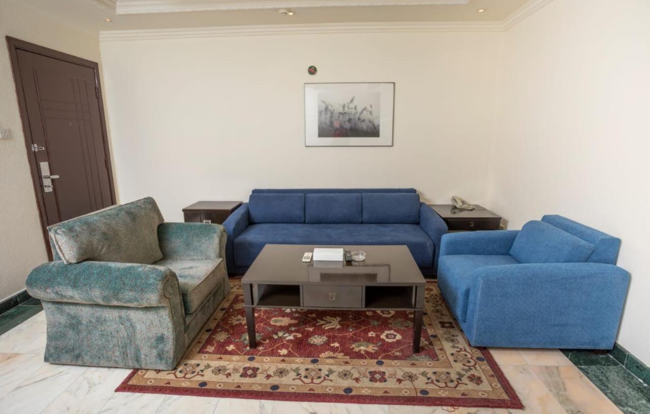 Delmon Hotel Suites Jiddah Esterno foto