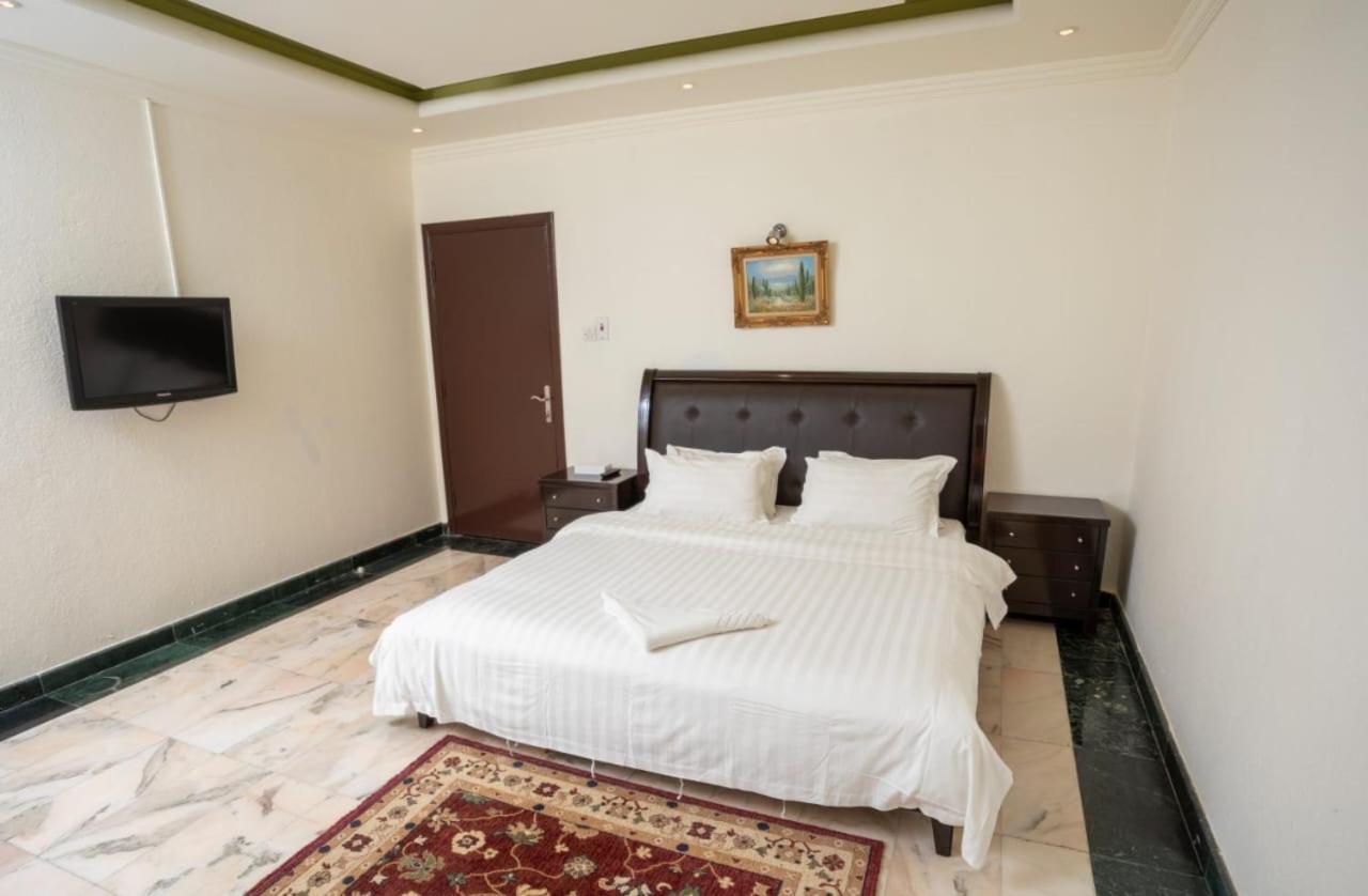 Delmon Hotel Suites Jiddah Esterno foto