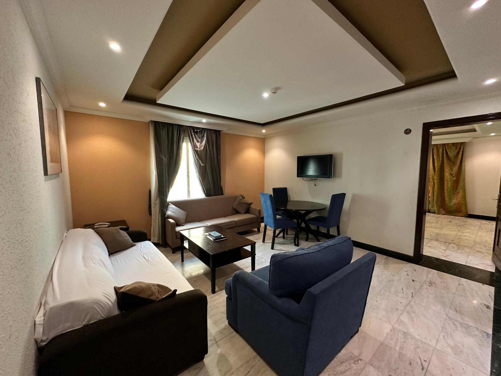 Delmon Hotel Suites Jiddah Esterno foto
